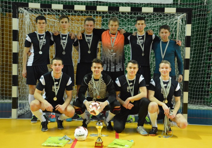 VGTU komanda Lietuvos salės futbolo čempionate iškovojo sidabro medalius 